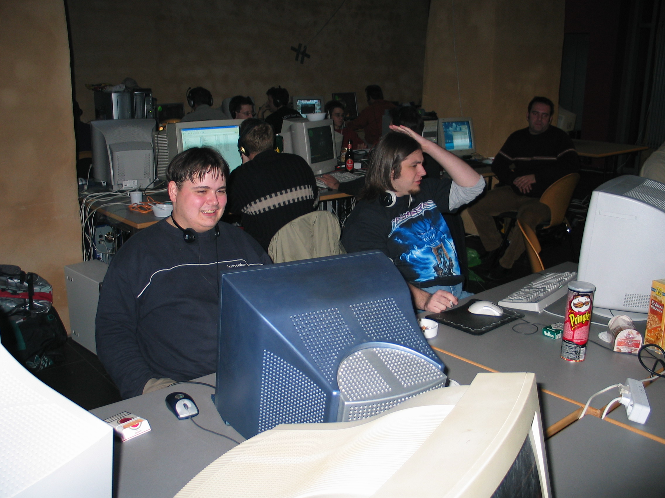 lan1.JPG>