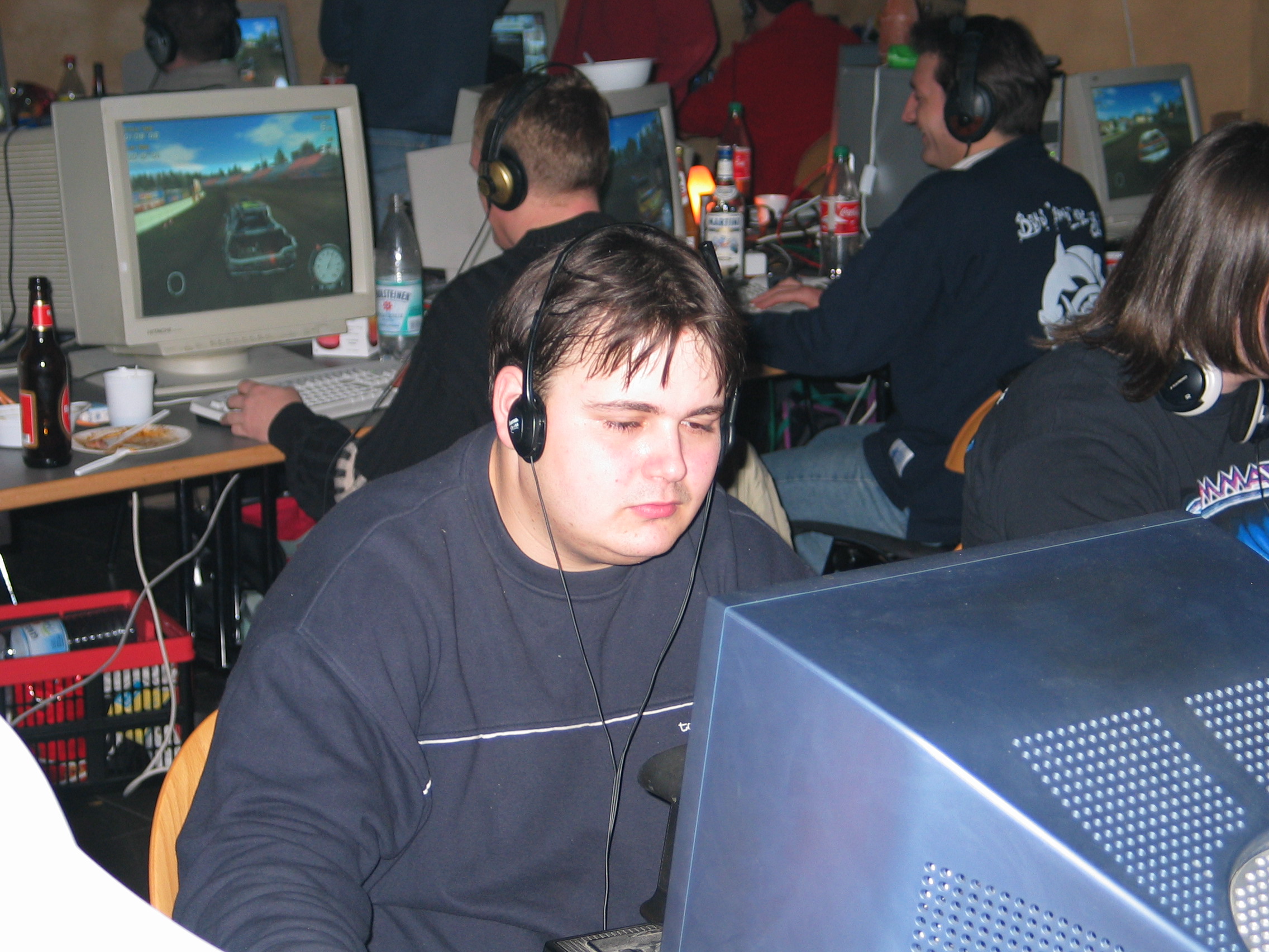 lan14.JPG>