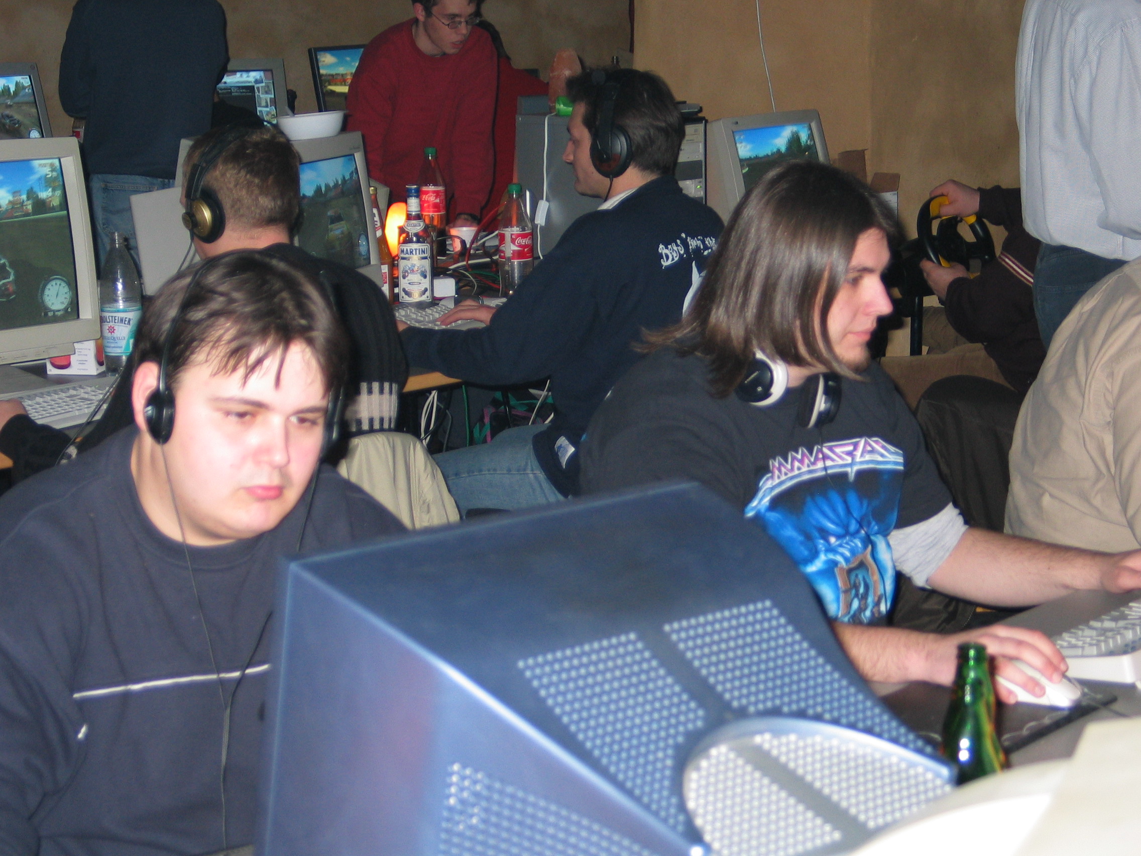 lan15.JPG>