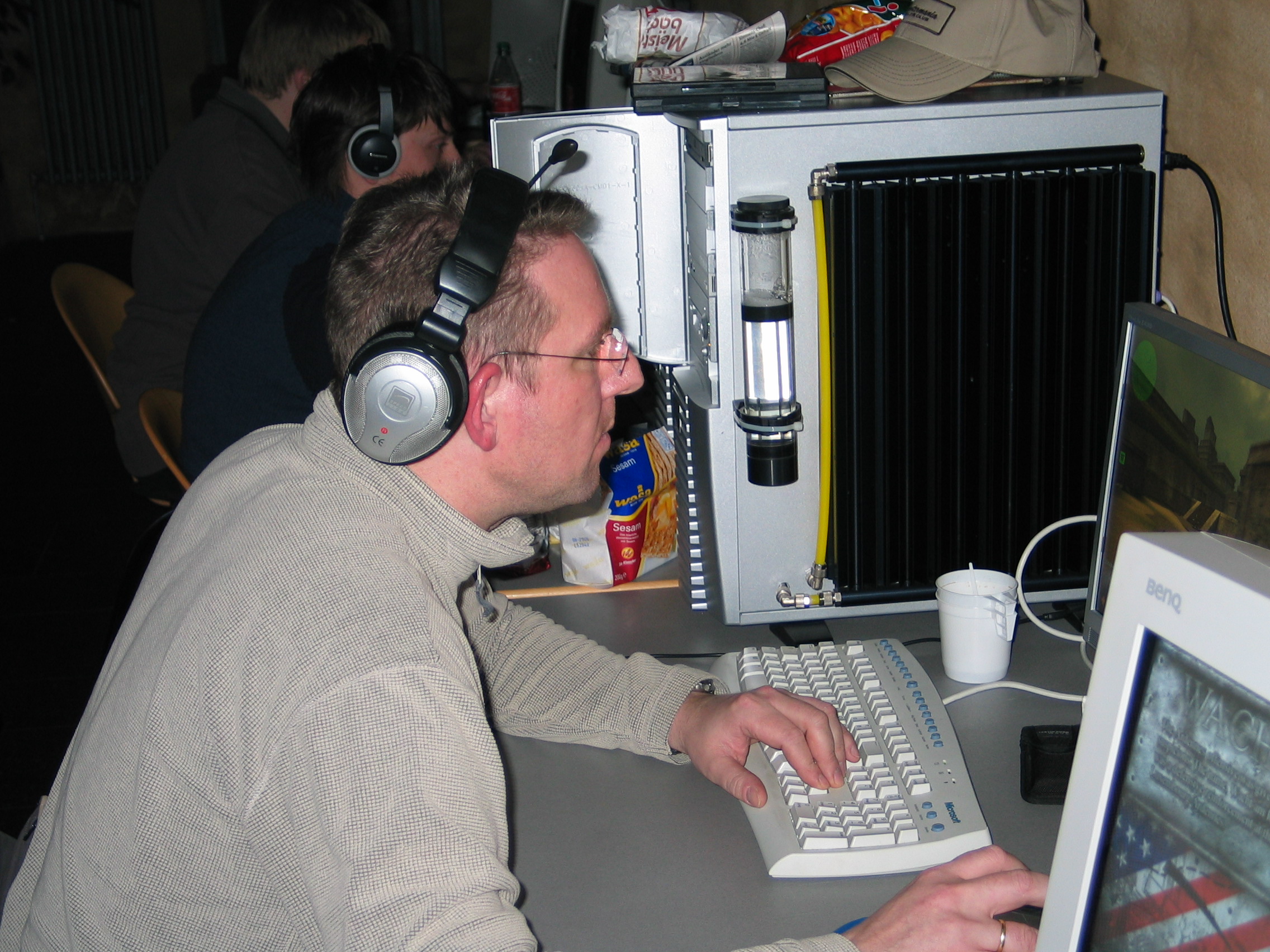 lan7.JPG>