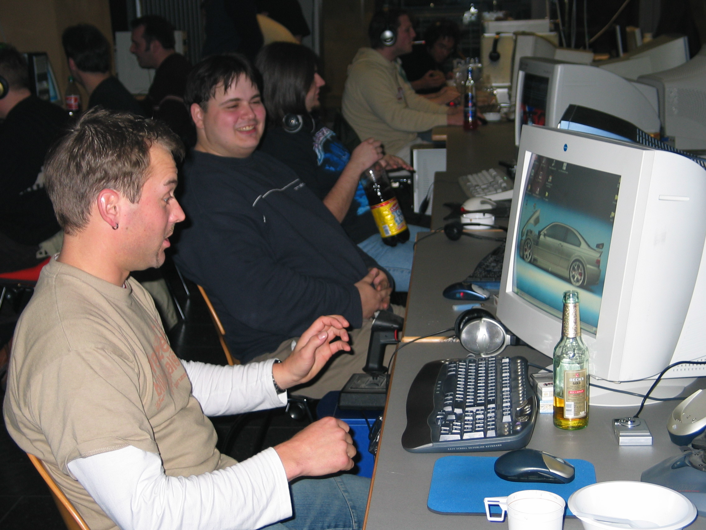 lan8.JPG>